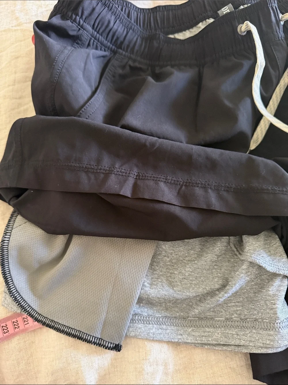 Vuori Black Lined Men's Shorts 7” inseam Kore with White Drawstring